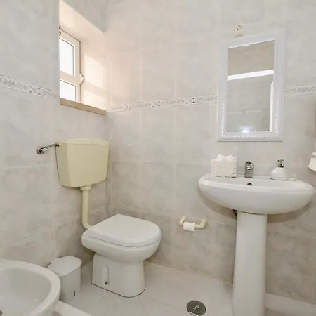 Apartamento Stone's Throw - Front Line In Nazaré